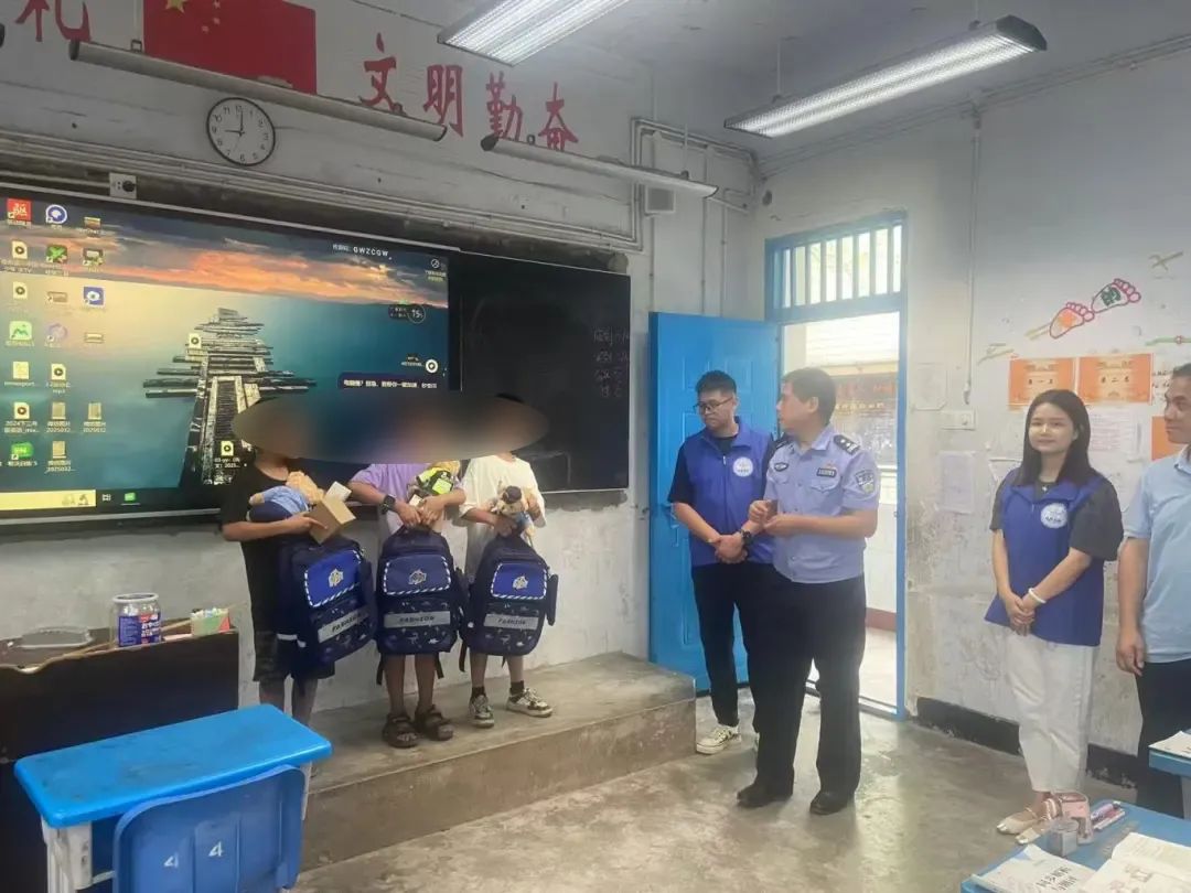 小孩哥稚笔手写“举报信”，民警：盖章回信，公开表扬！