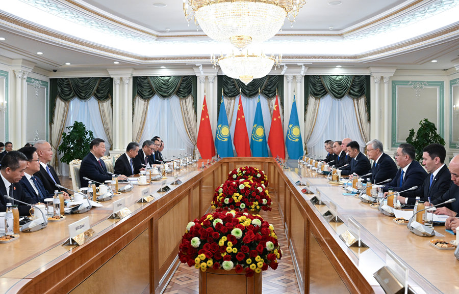 习近平同哈萨克斯坦总统托卡耶夫会谈