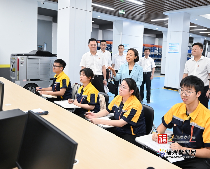 郭宁宁赴福州职业技术学院调研并上思政课