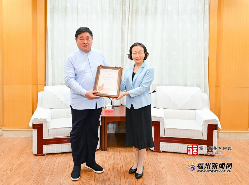 市委理论学习中心组召开学习会