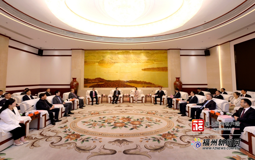 郭宁宁吴贤德与参加第八届世界闽商大会榕籍嘉宾代表座谈交流
