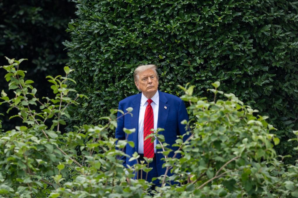 特朗普称让伊朗再次伟大 暗示换政权