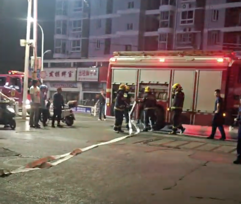 凌晨三点吃顿夜宵，结果救了一栋楼！