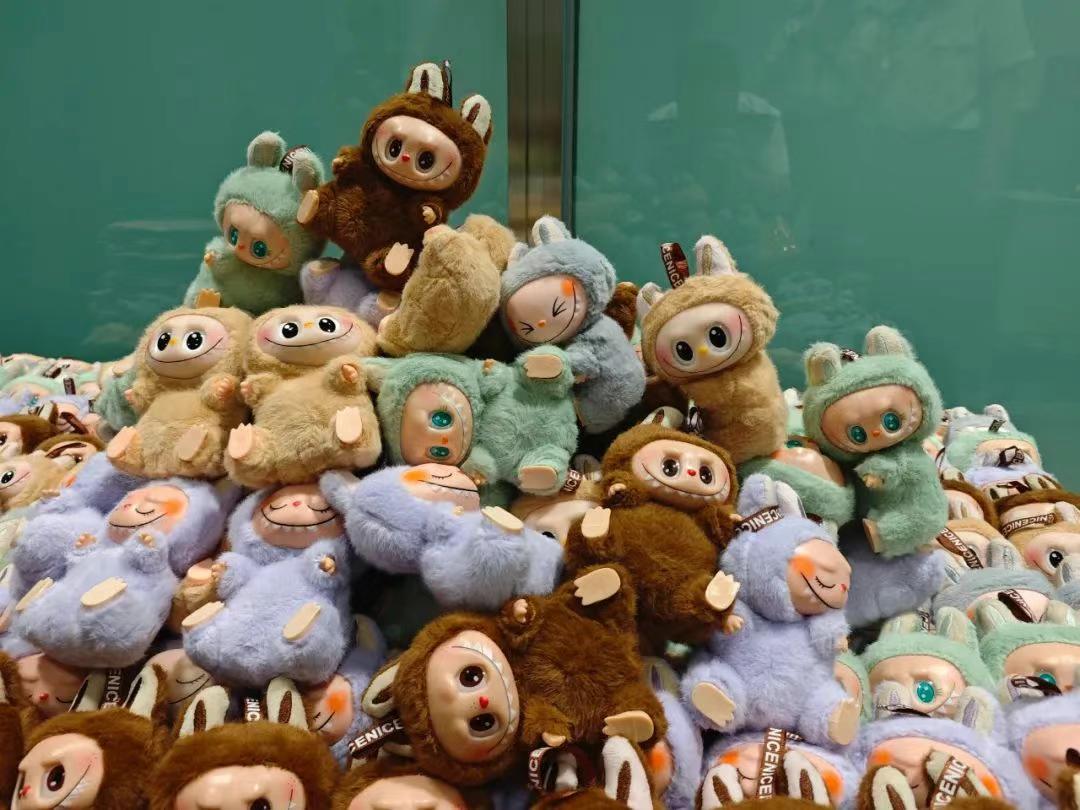 想靠盗版泡泡玛特发财？海关：全部扣留