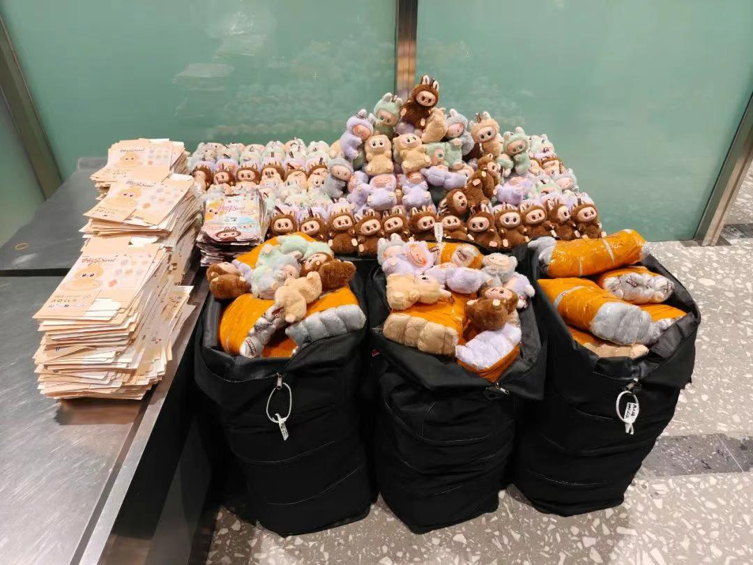 想靠盗版泡泡玛特发财？海关：全部扣留