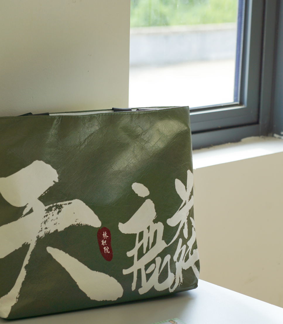 慕了！福建高校这些毕业礼物太宠了！