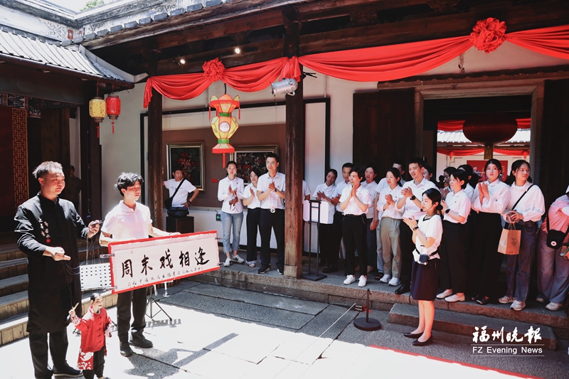 以活态传承唤醒文化记忆 非遗代表性传承人演绎红色经典