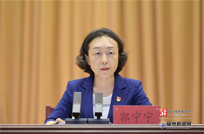 郭宁宁讲授深入贯彻中央八项规定精神学习教育专题党课