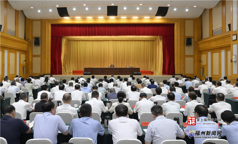 郭宁宁讲授深入贯彻中央八项规定精神学习教育专题党课