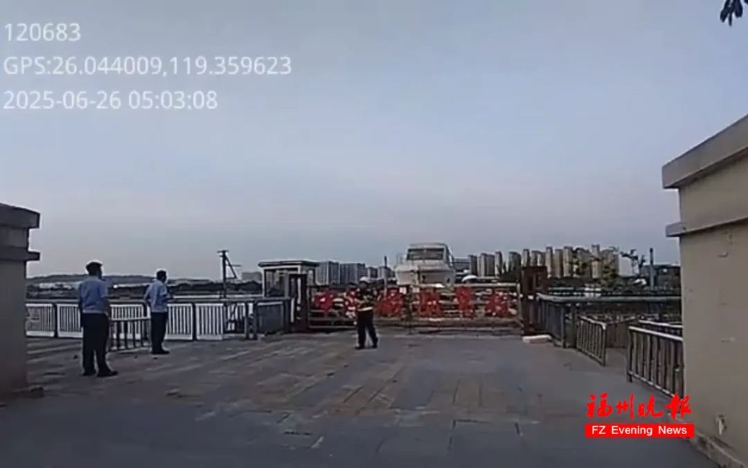 突发！男子凌晨跳闽江！危急时刻……