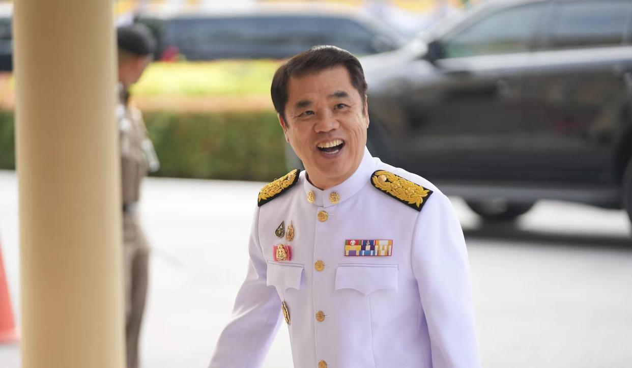 泰国新内阁成员宣誓就职 佩通坦就任文化部长