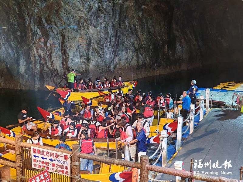 馬祖北海坑道搖櫓活動火熱