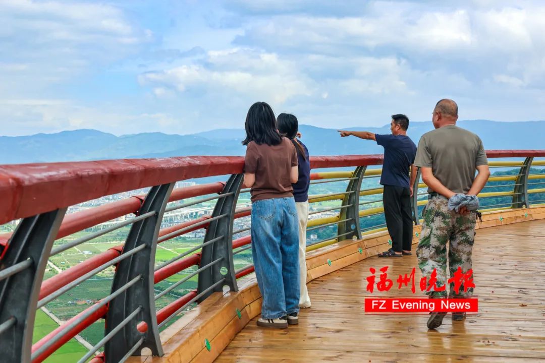 福州“空中栈道”，火了！360°绝美山海，很多人正赶去
