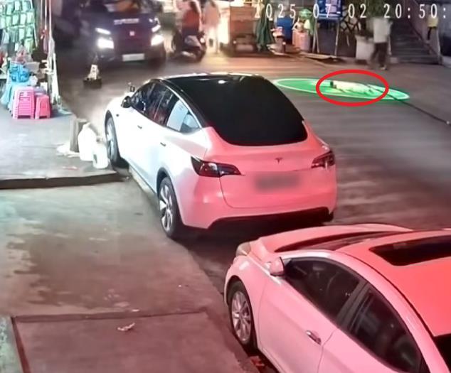 男童躺街上被碾死 司机：内疚又冤枉