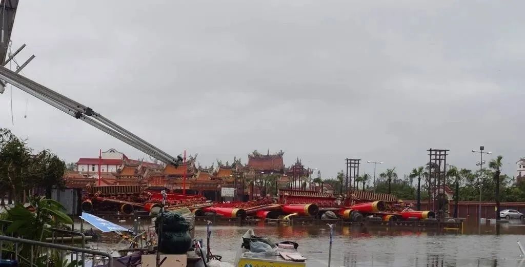 台风“丹娜丝”登陆台湾，致2死、66多万户停电，多地停运停工、游客滞留！