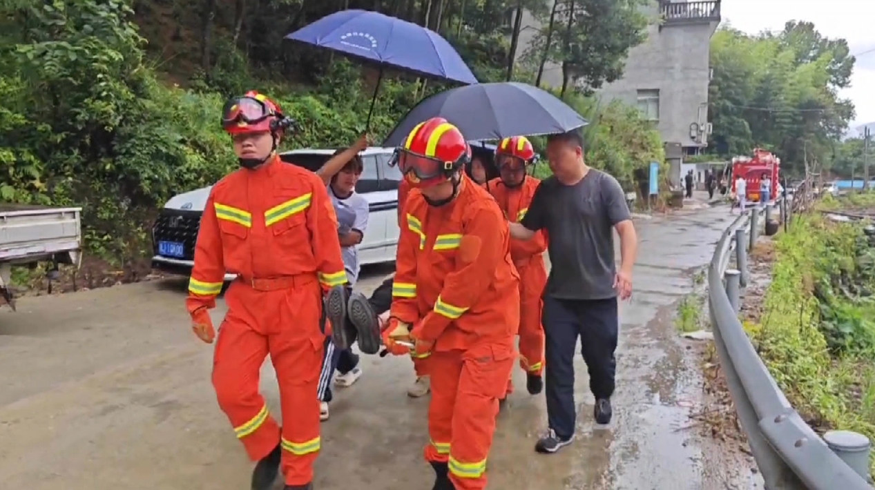 景区关闭、群众转移……台风“丹娜丝”逼近 浙江各地严阵以待