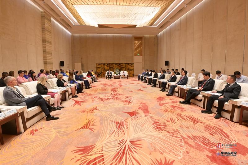 郭宁宁与2025年“鼓岭缘”中美青少年合唱周嘉宾座谈交流