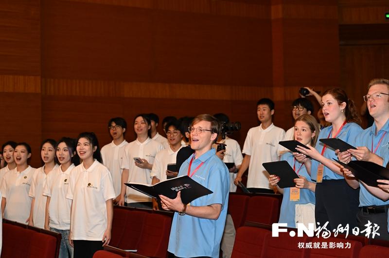 中美青少年以歌会友唱响榕城校园