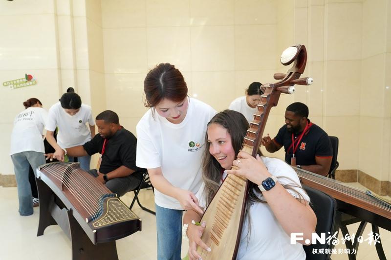 中美青少年以歌会友唱响榕城校园