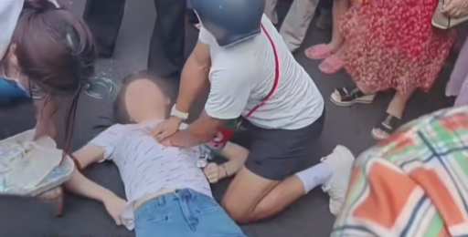 跪地救昏厥女子被说成“袭胸”，当事人回应