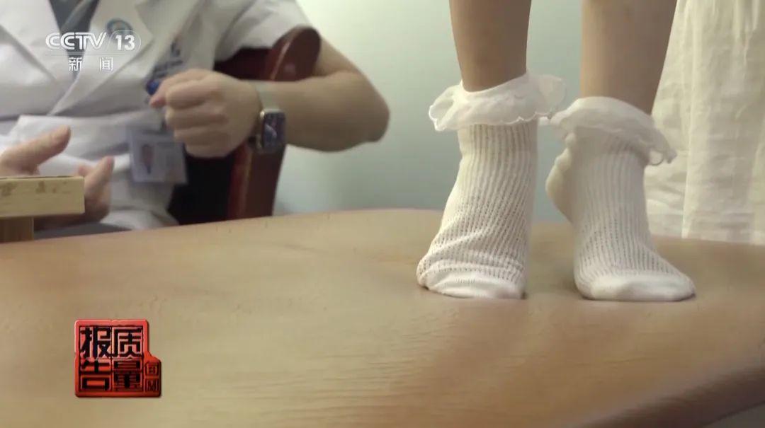 定价远超普通童鞋！“学步鞋”真能矫正步态吗？