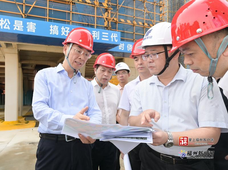吴贤德调研三江口片区开发建设并开展“护河爱水、清洁家园”活动