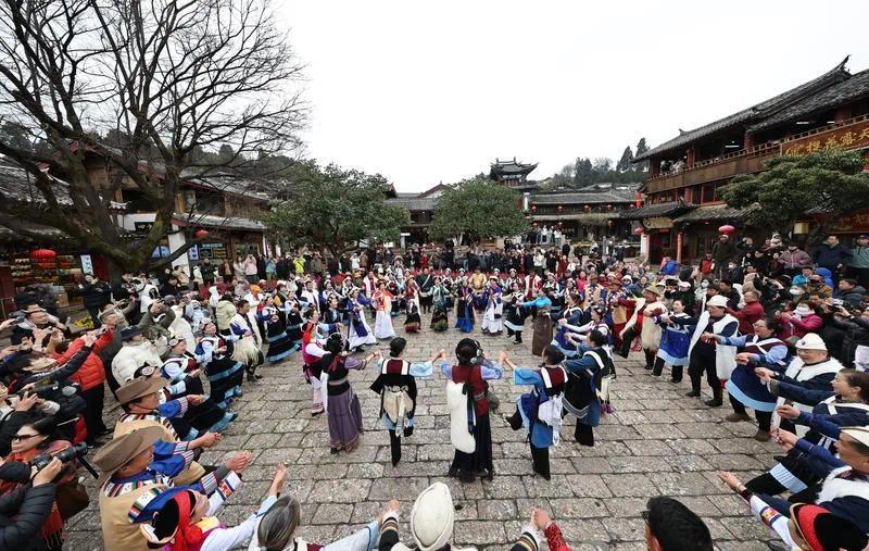 游客进入丽江古城要交钱了