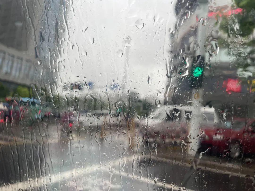 福州启动防汛Ⅳ级应急响应！暴雨预警！