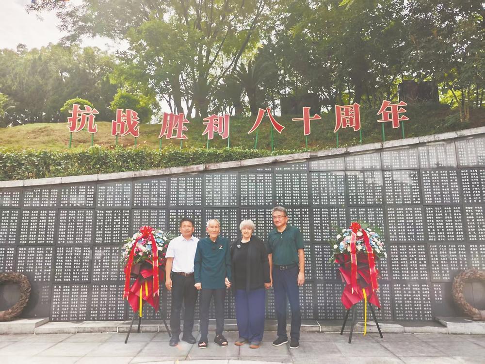 “鼓岭之友”拜谒抗日志士纪念墙：“为了一个更好的世界”