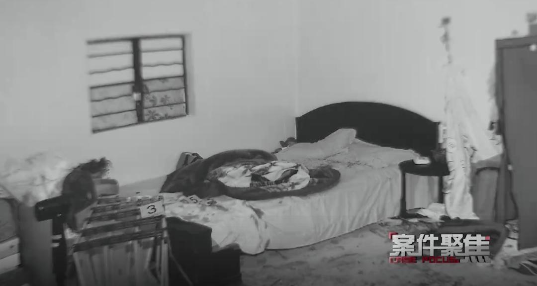 上海男子发现妻子被绑床上 案情离谱