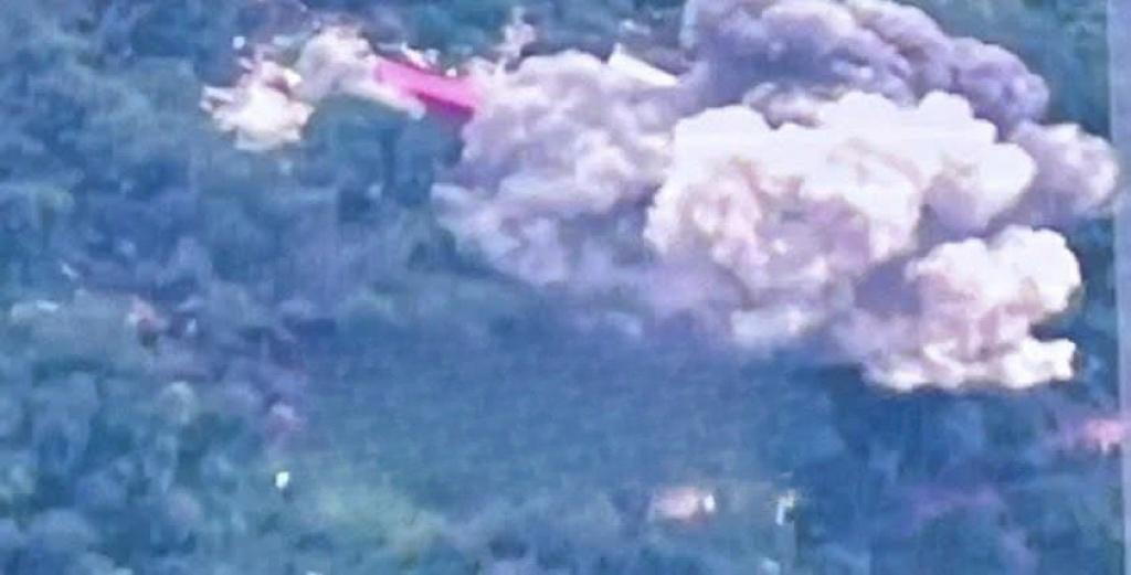 泰国称再次空袭柬埔寨 现场照片公布