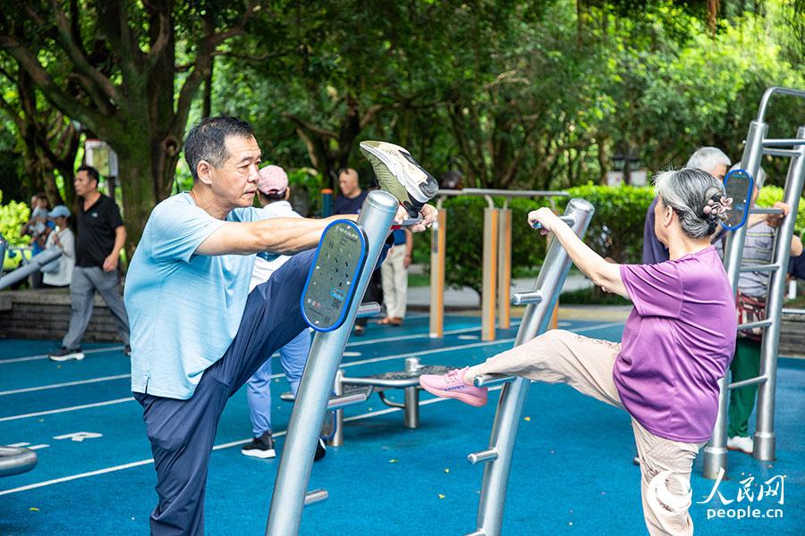 人民网关注福州：炎炎夏日，健身热潮挡不住