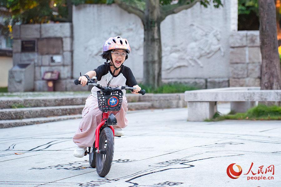 人民网关注福州：炎炎夏日，健身热潮挡不住