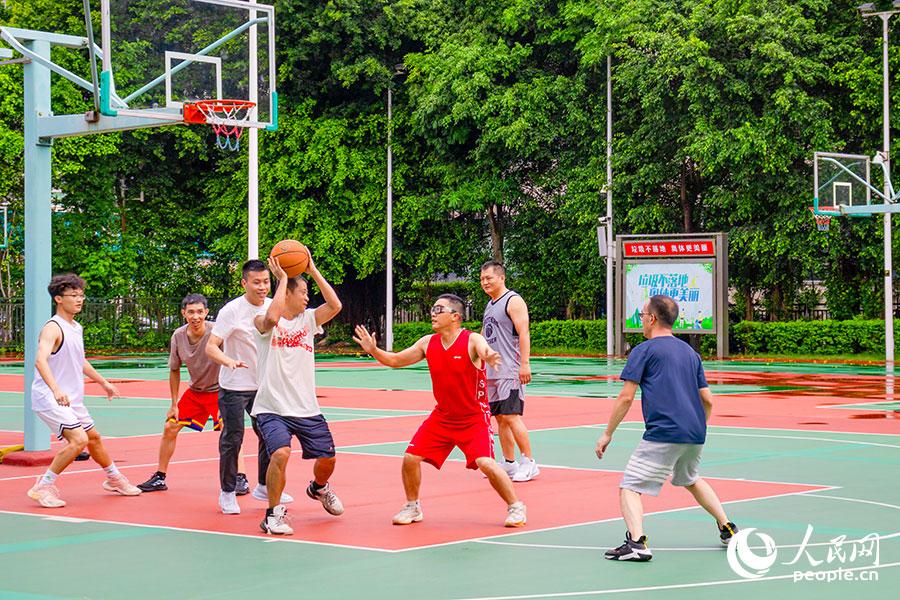 人民网关注福州：炎炎夏日，健身热潮挡不住