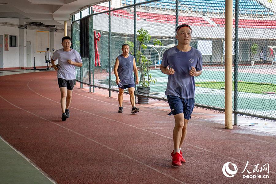 人民网关注福州：炎炎夏日，健身热潮挡不住