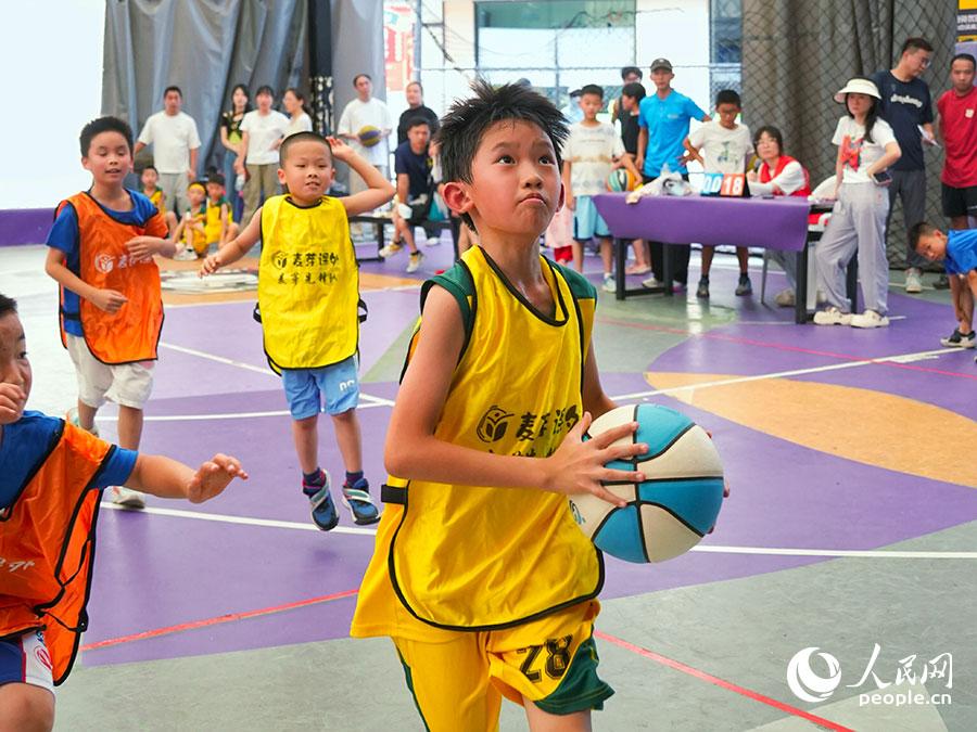 人民网关注福州：炎炎夏日，健身热潮挡不住