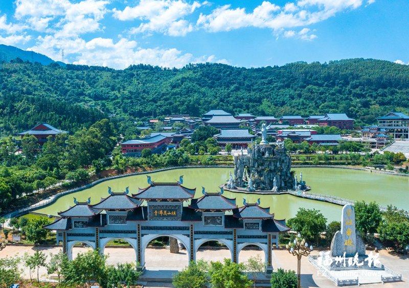 旗山万佛寺荷开正当时 千年古刹书写文化新篇章