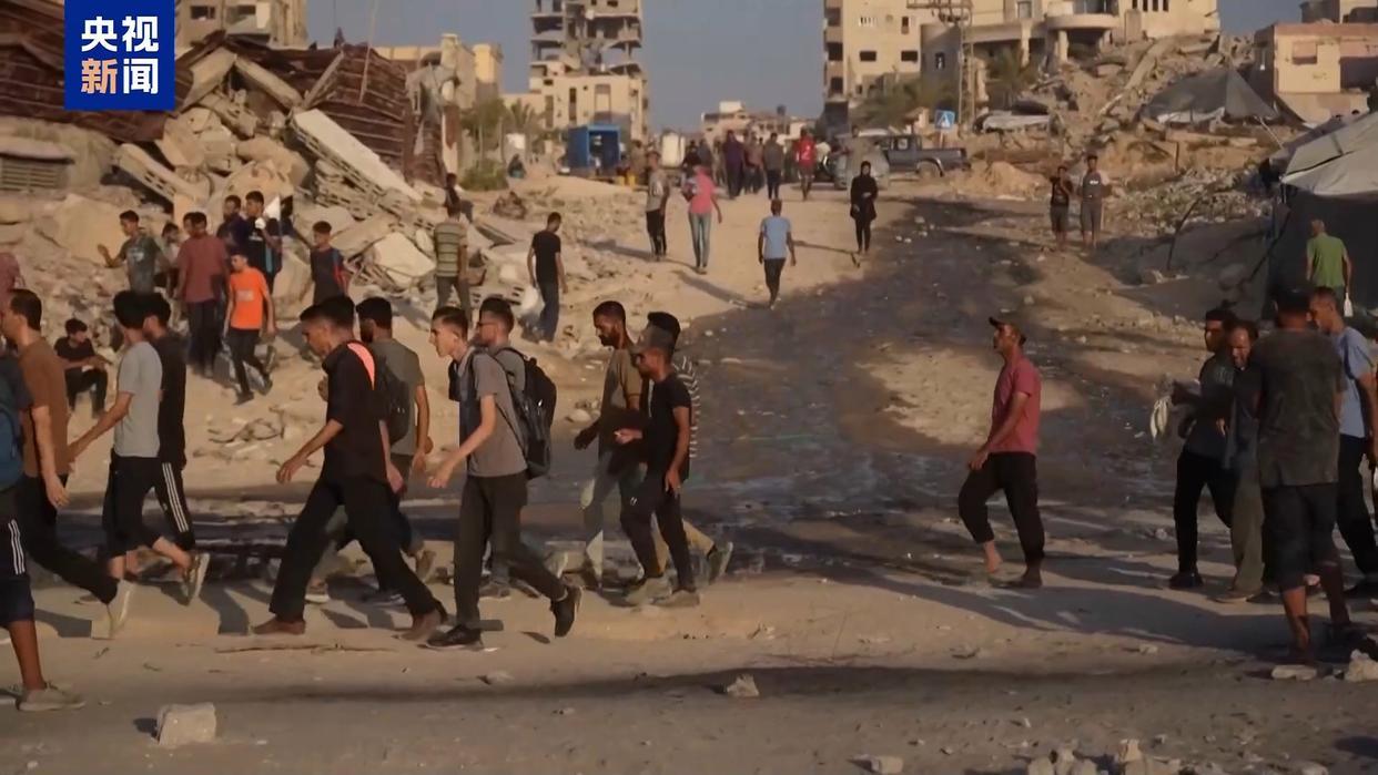 加沙民众每天只能给孩子喂盐水