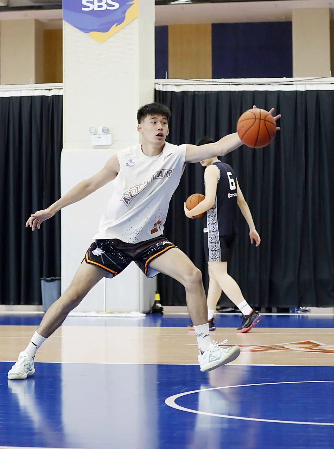 官宣！CBA“状元”杨曦皓加盟福建浔兴