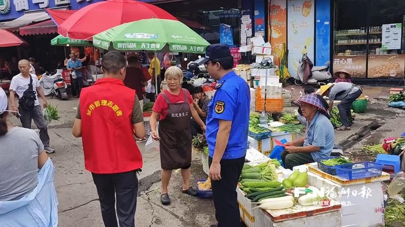 首次不罚，下次注意！晋安城管“红马甲”柔性劝导获商户理解