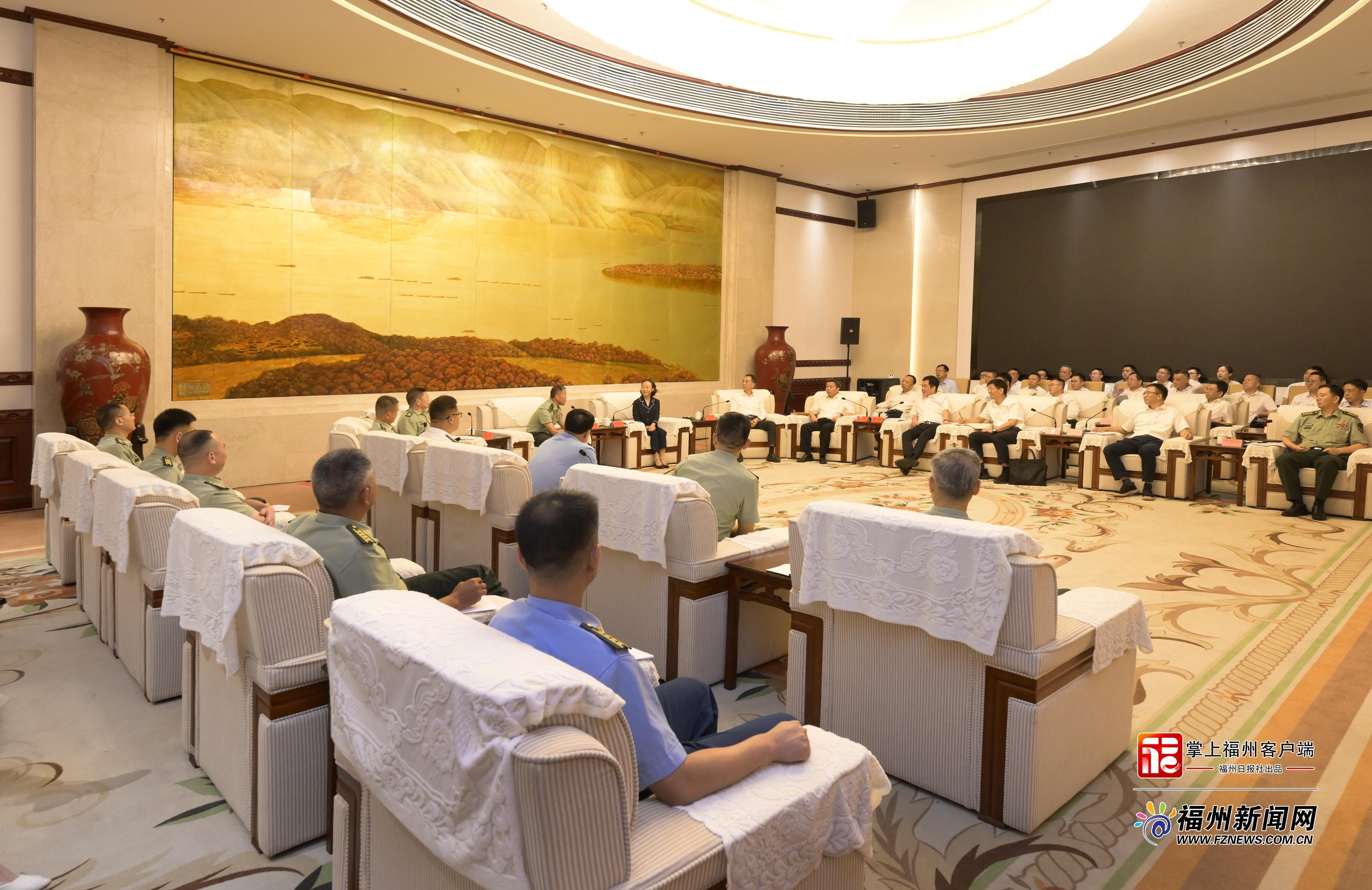 福州市“八一”军政座谈会举行