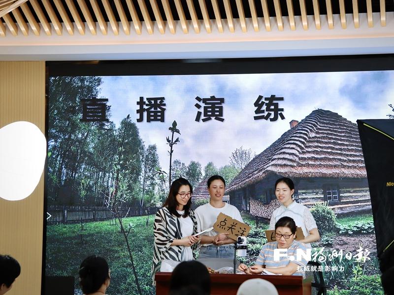 “姐妹乡伴·村村都有女主播”首期培训结束