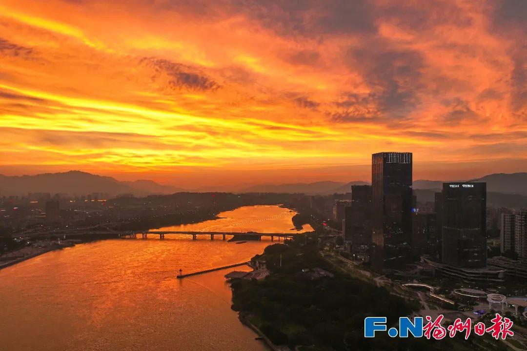 刷屏！福州上空惊现“天使的翅膀”