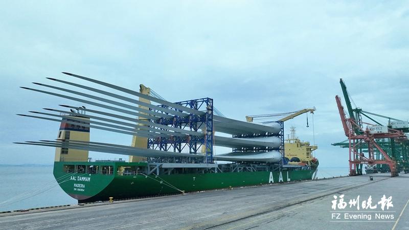 江阴港区单船风电叶片出口创纪录