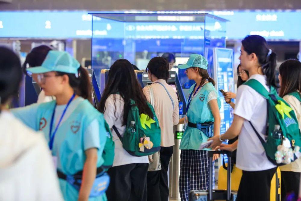 今起，学生可以提前20天预约车票！