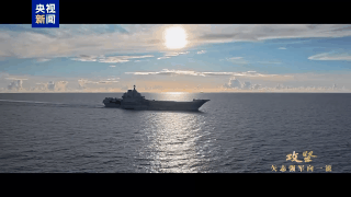 画面公开！我国航母编队远赴西太 战斗机首次起飞查证无人机