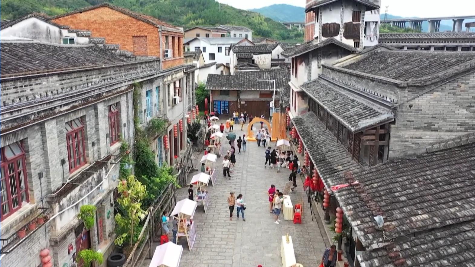 第十三屆海峽青年薈在榕舉行集中階段活動