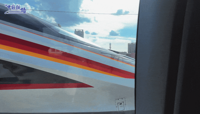 复兴号“狂追”和谐号 交警管不管