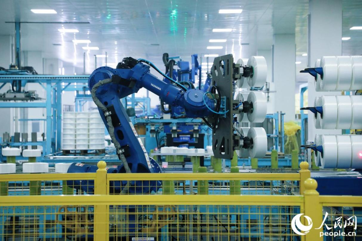 “速度比高铁快”，“织”出传统产业“新羽翼”