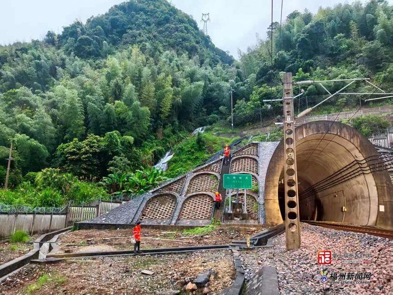 南铁启动防洪Ⅳ级应急响应 保障强降雨天气铁路运输安全